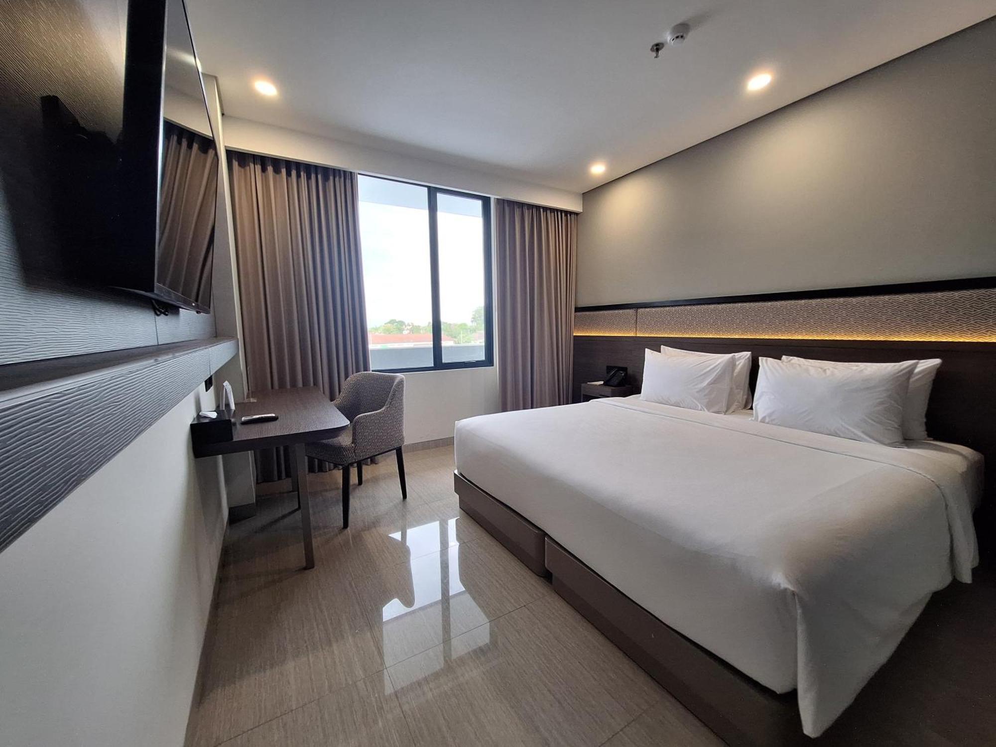 Hotel Santika Blitar Exterior foto