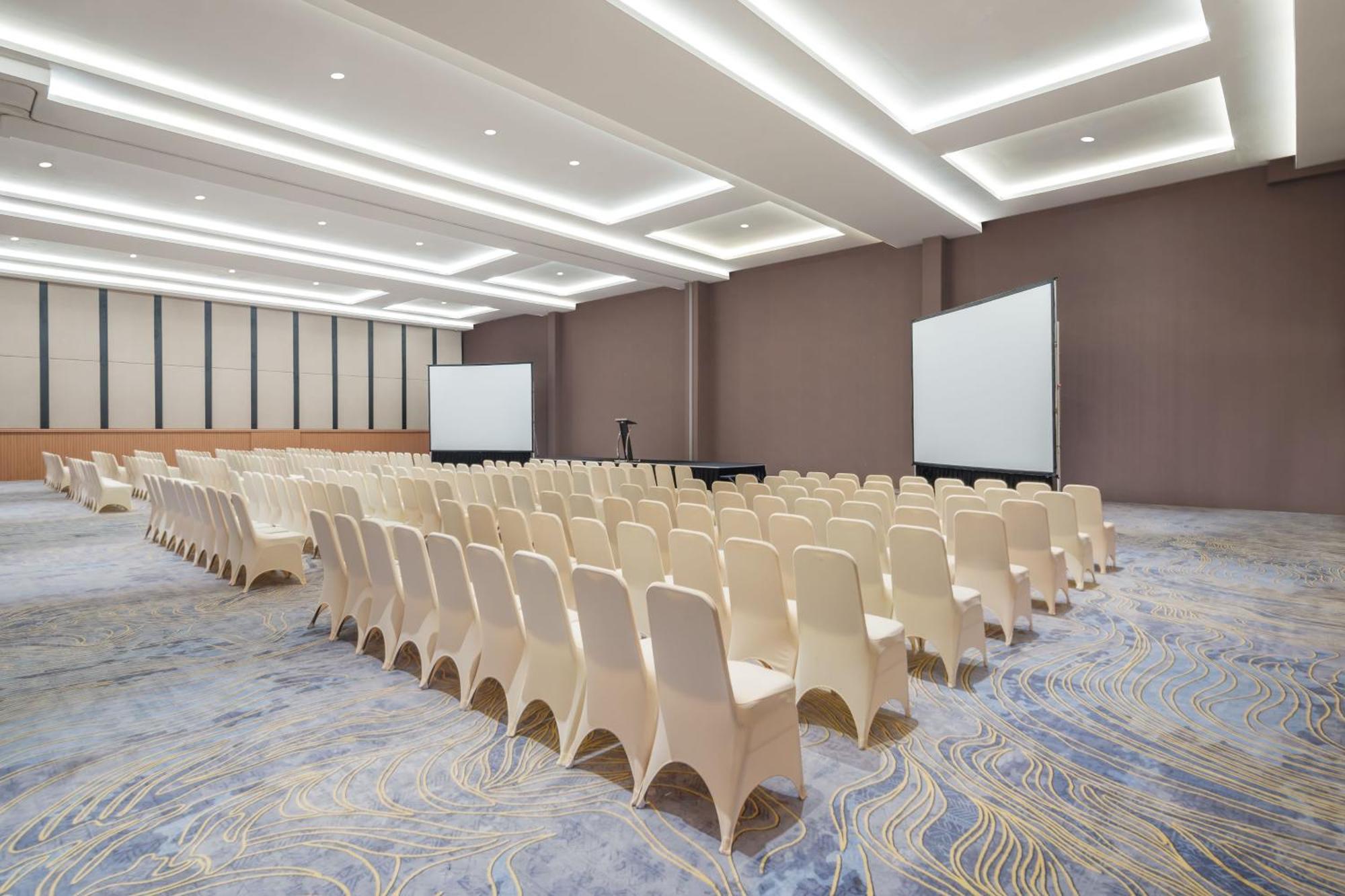Hotel Santika Blitar Exterior foto