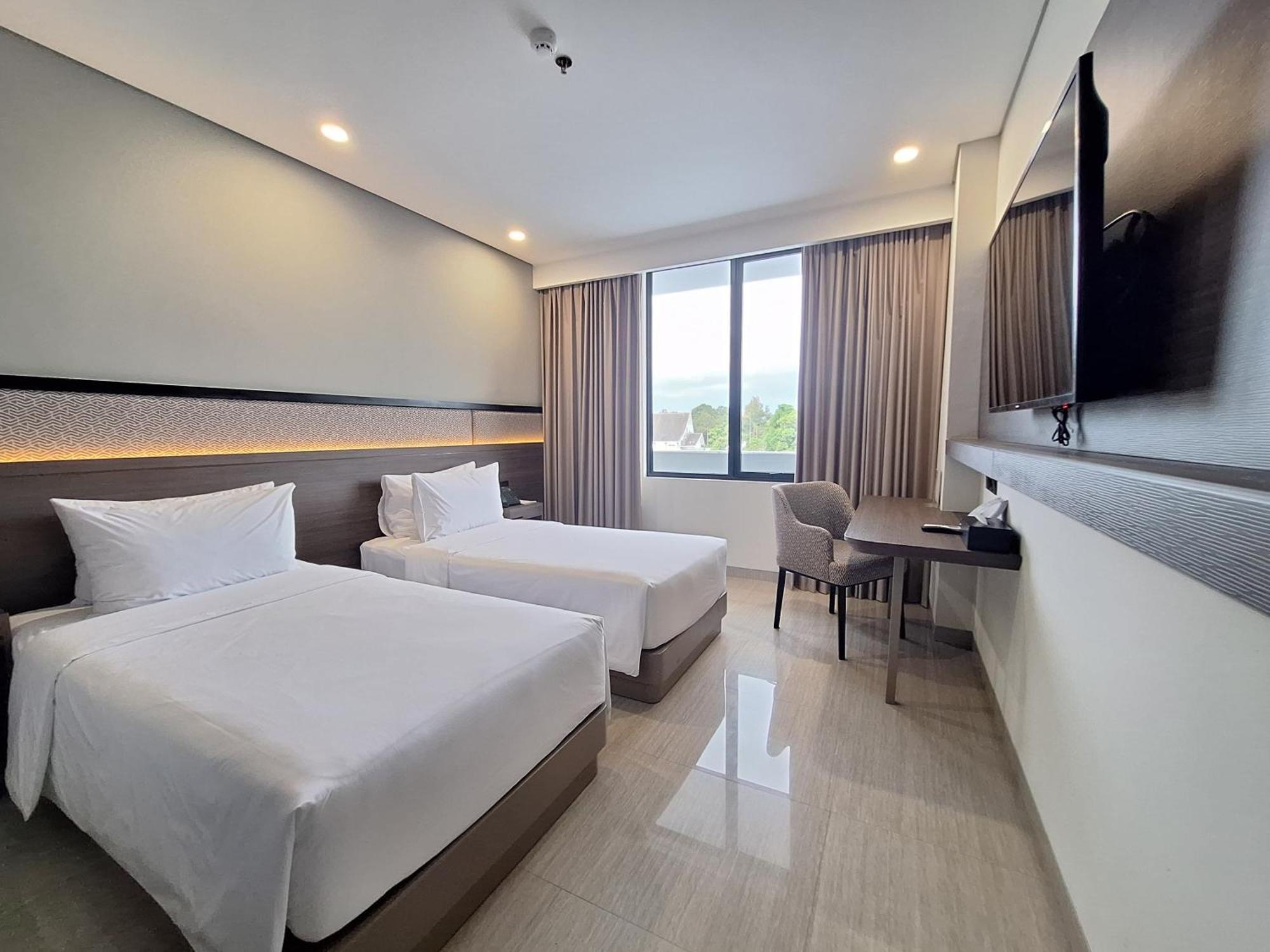Hotel Santika Blitar Exterior foto