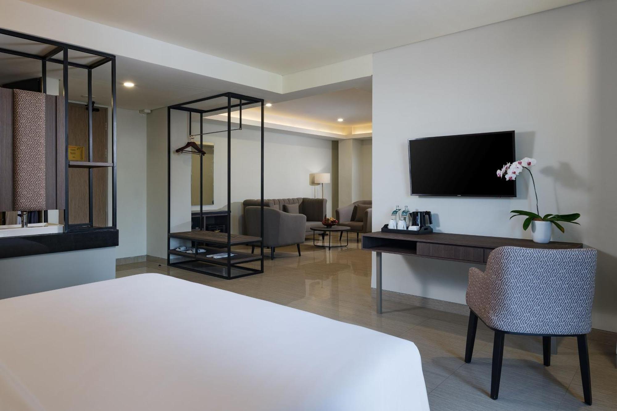 Hotel Santika Blitar Exterior foto